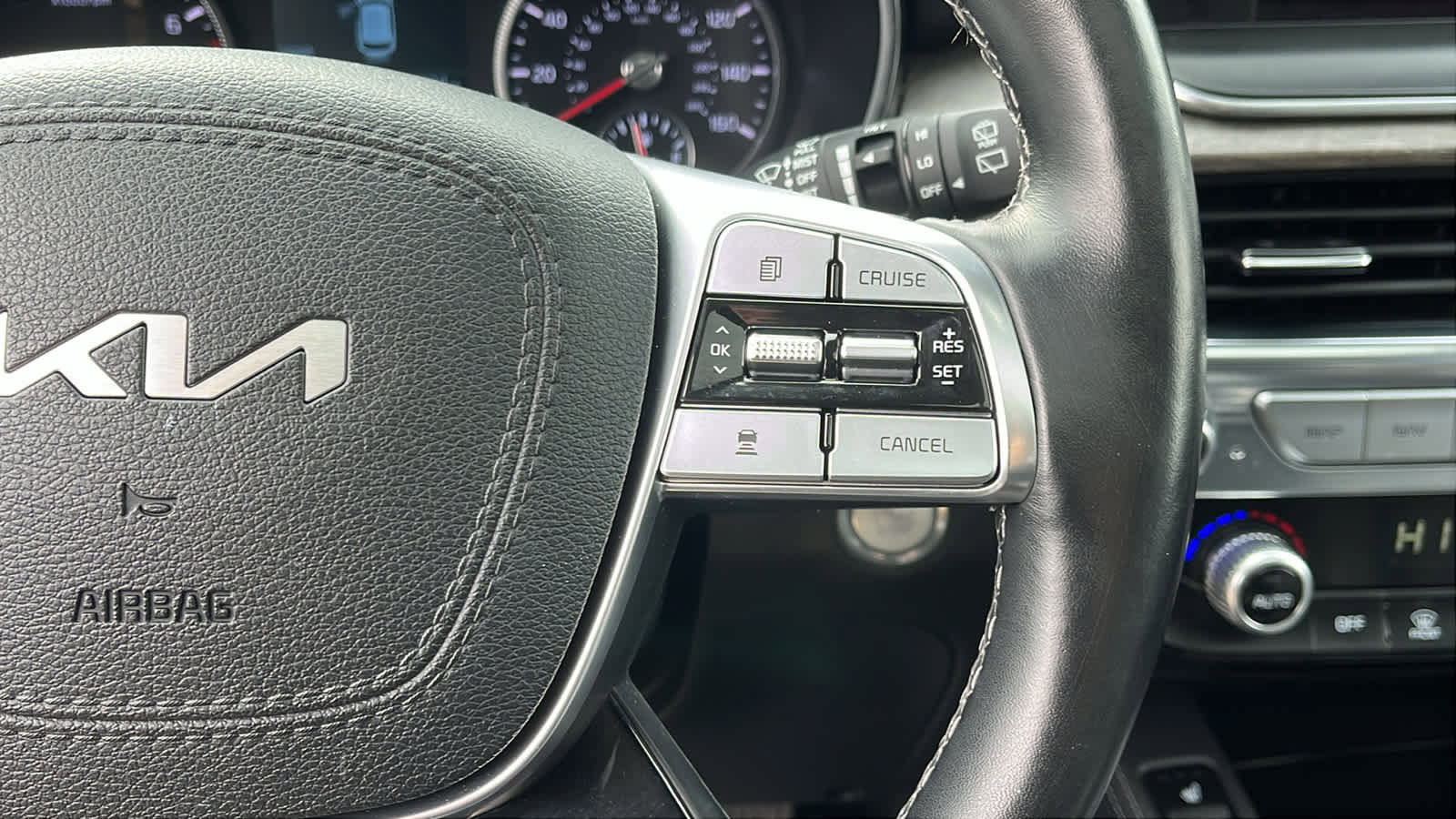 Used 2022 Kia Telluride EX w/ EX Premium Package image 13