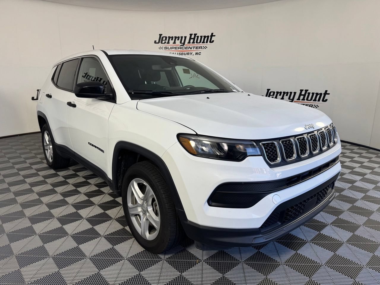 Used 2023 Jeep Compass Sport AWD/4WD image 6