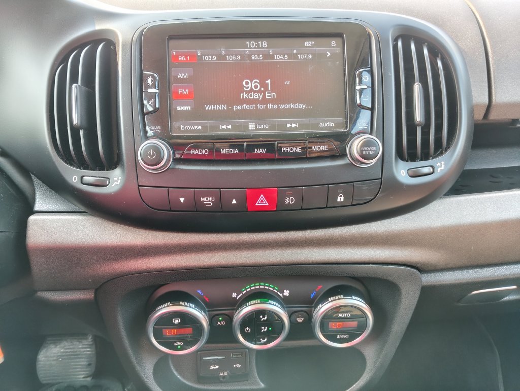 Used 2014 FIAT 500L Trekking w/ Popular Equipment Group FWD image 3