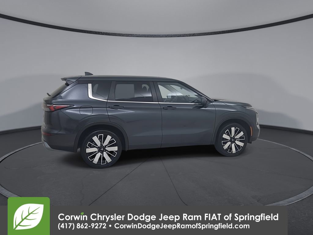 Used 2025 Mitsubishi Outlander SE image 16