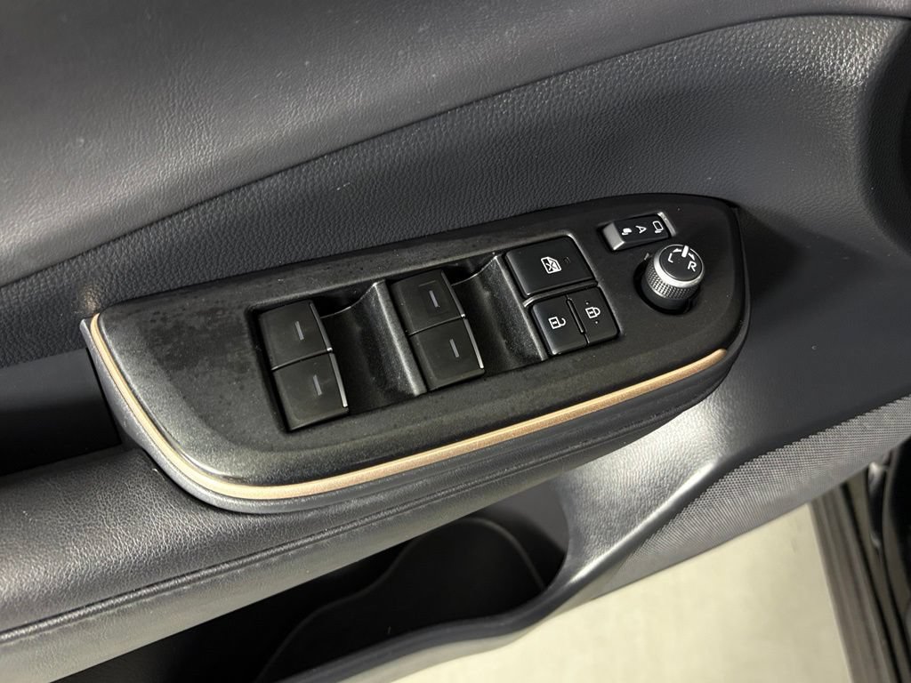 Used 2023 Toyota Crown AWD/4WD image 18
