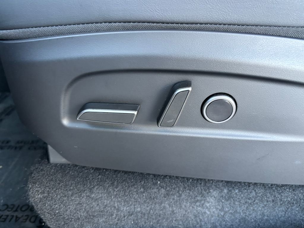 Used 2026 Tesla Model Y AWD image 19