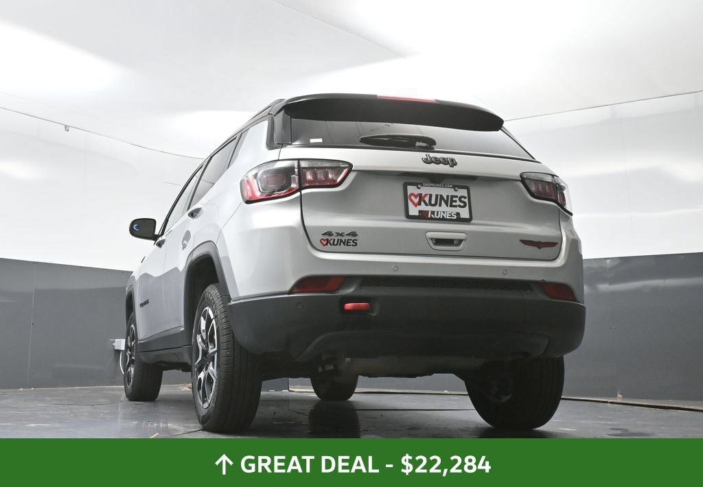 Used 2025 Jeep Compass Trailhawk AWD/4WD image 59