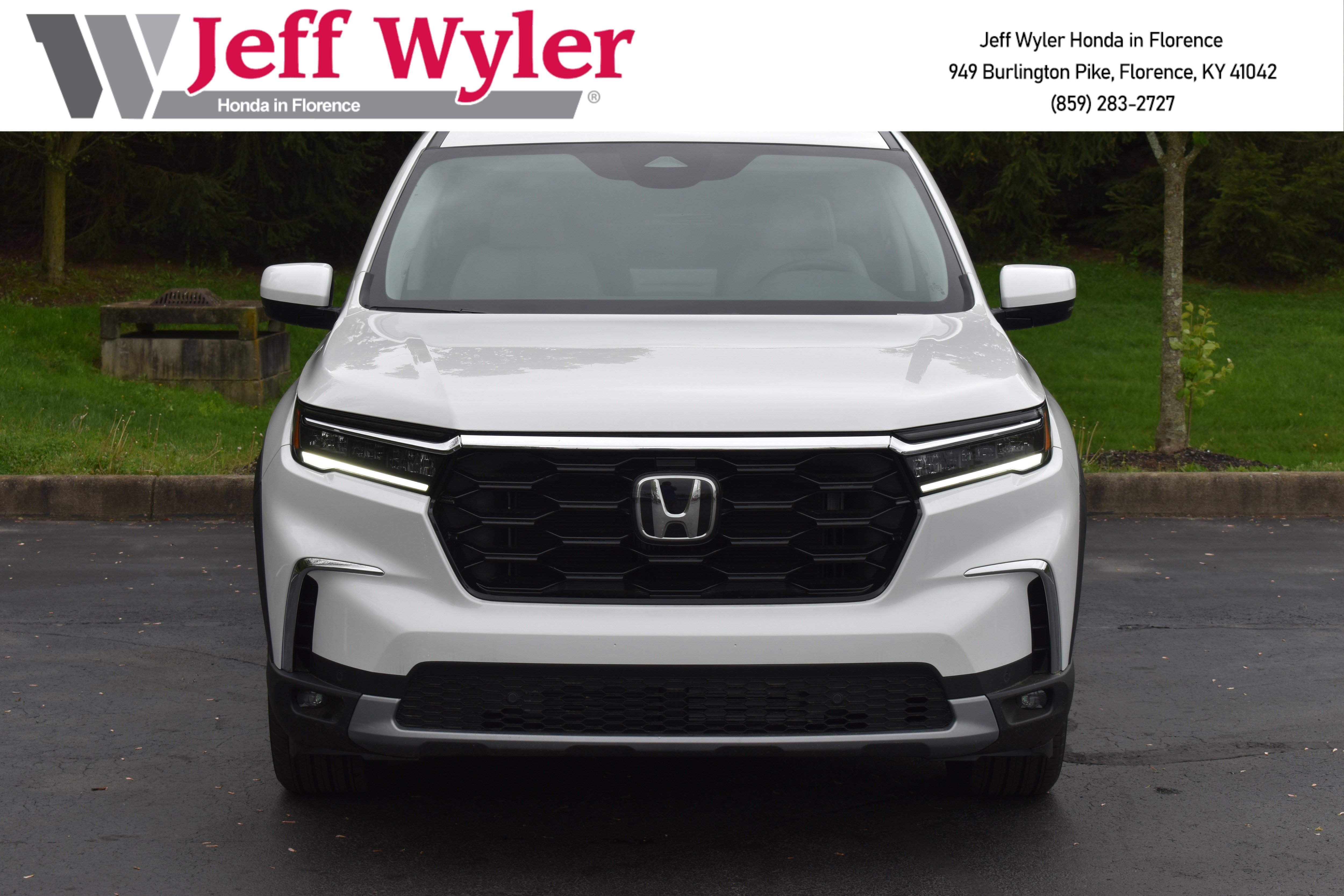 New 2025 Honda Pilot Touring image 2