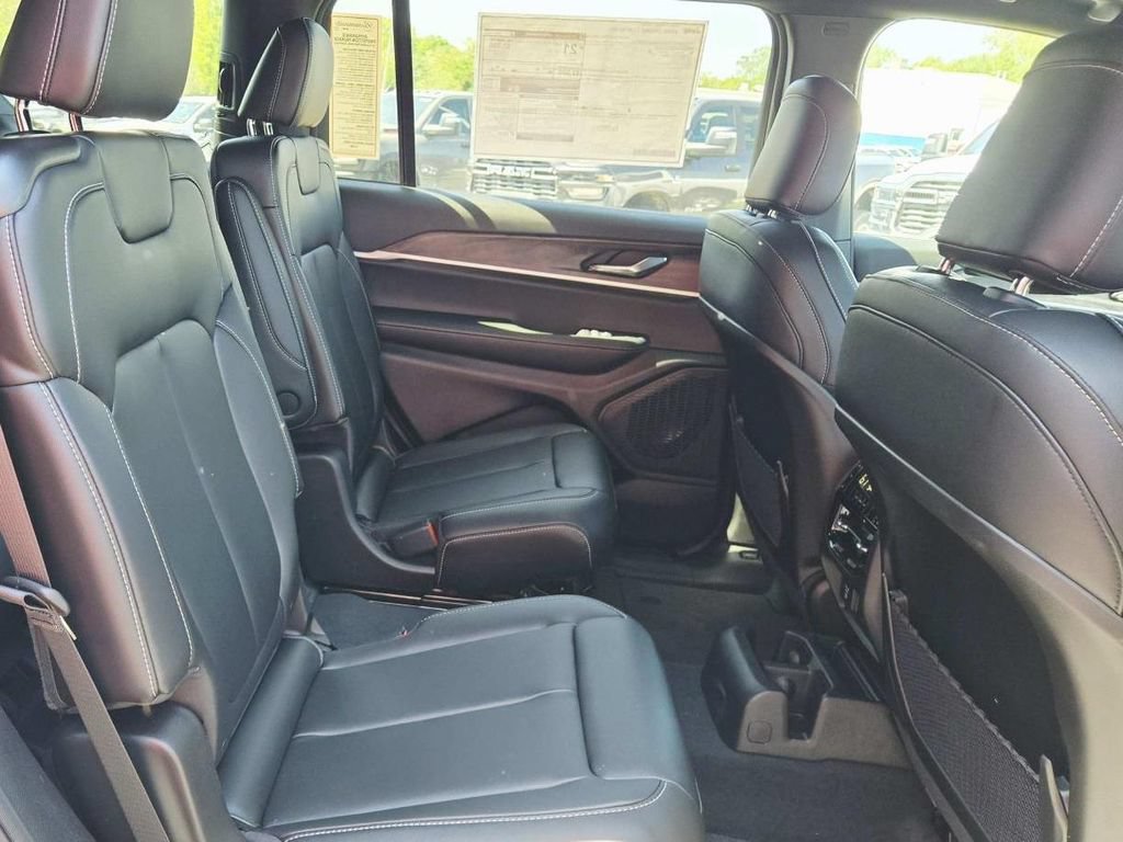 New 2025 Jeep Grand Cherokee L Limited AWD/4WD image 20