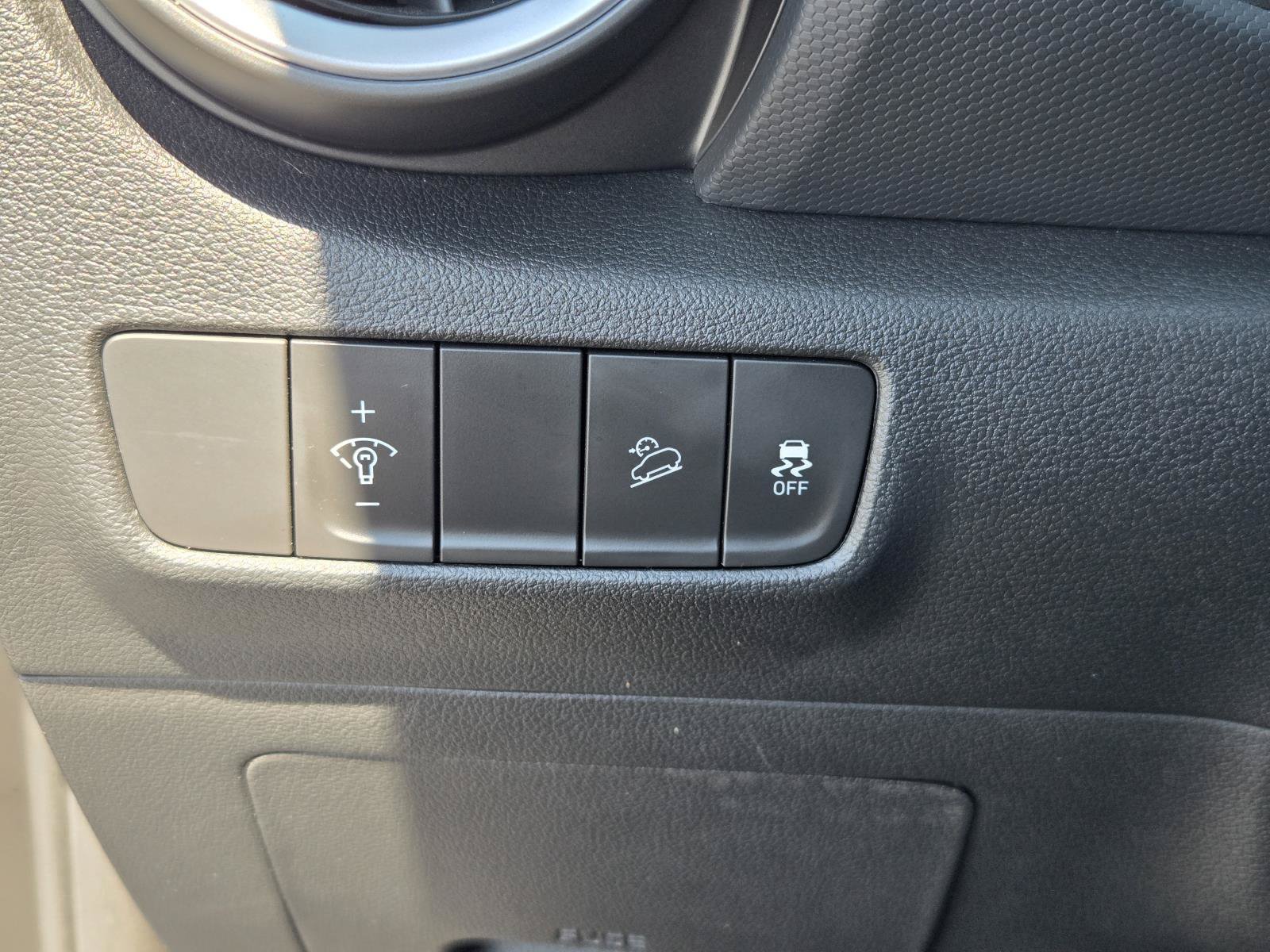 Used 2022 Hyundai Kona Limited FWD image 18