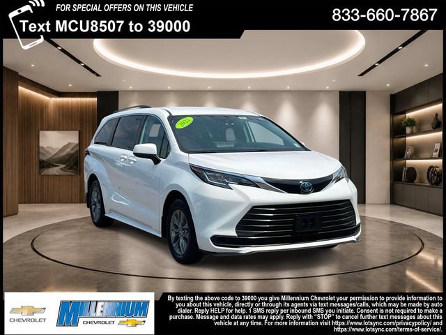 Used 2022 Toyota Sienna LE FWD image 1