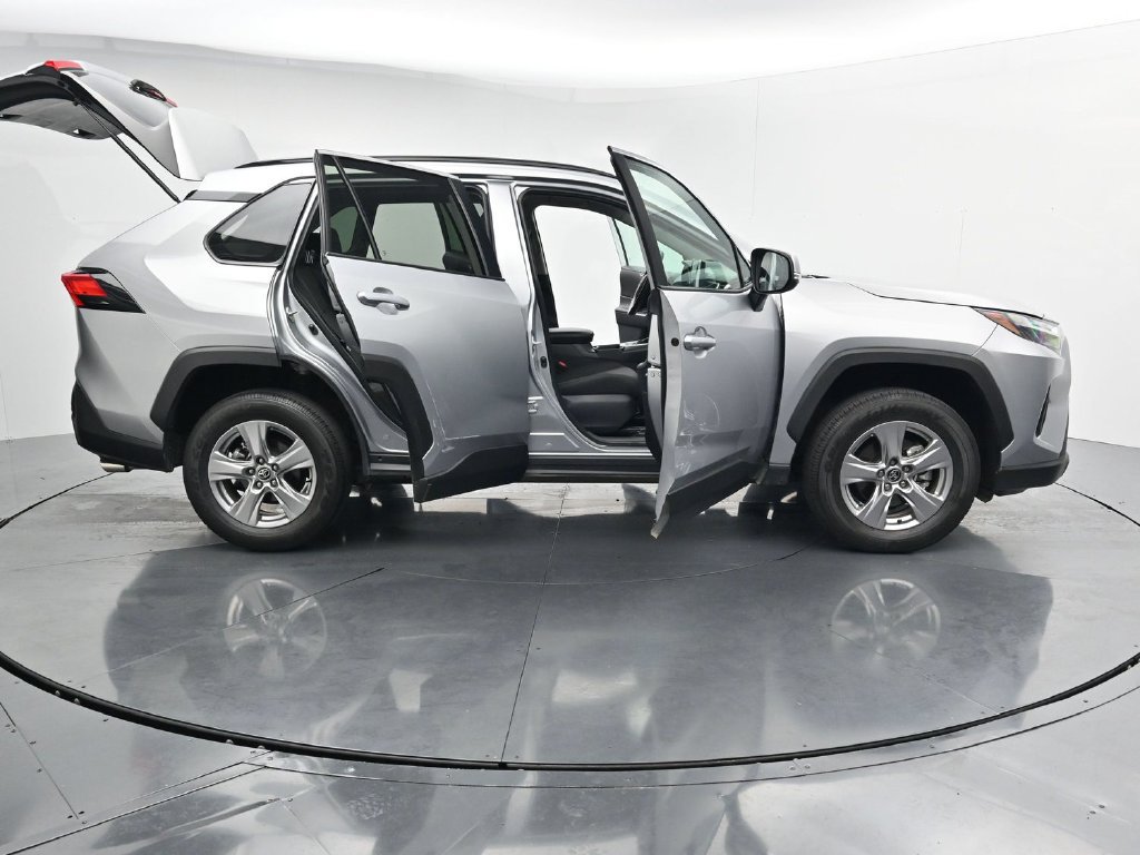 Used 2025 Toyota RAV4 XLE AWD/4WD image 27