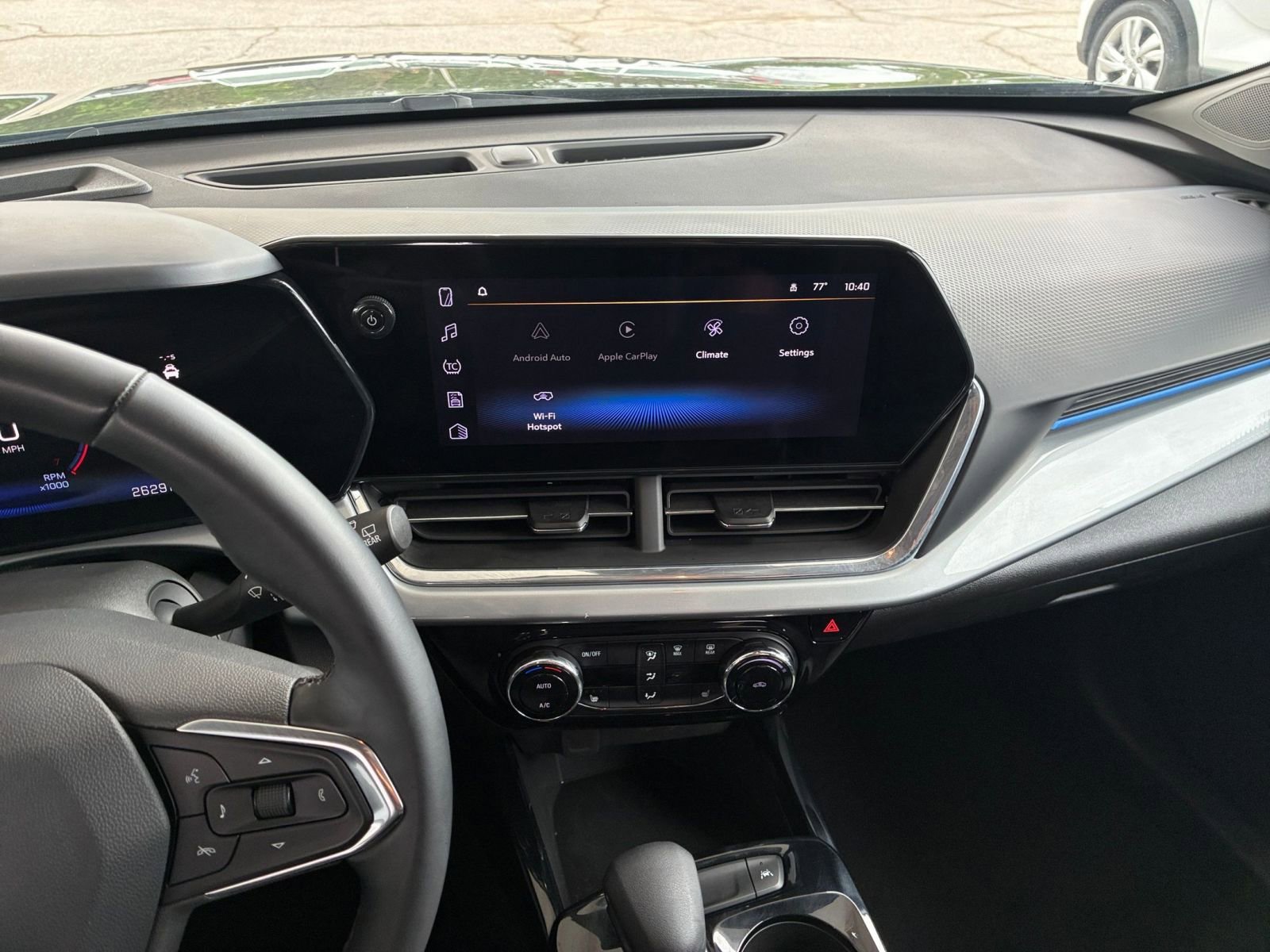 Used 2025 Chevrolet Trax LT w/ LT Convenience Package FWD image 17