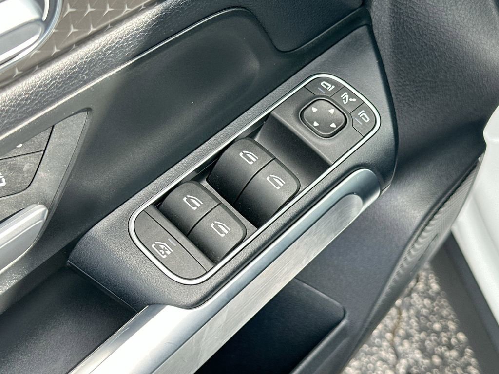 Used 2024 Mercedes-Benz EQB 250+ image 18
