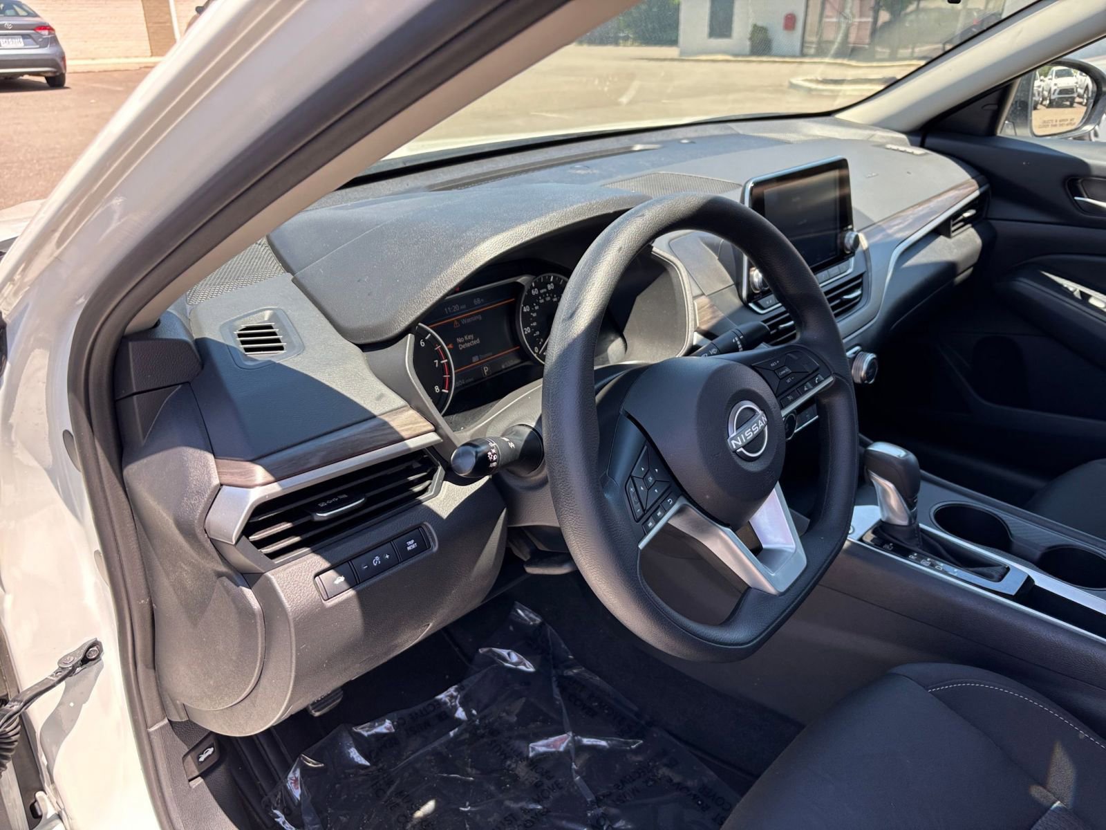 Used 2025 Nissan Altima 2.5 SV FWD image 35