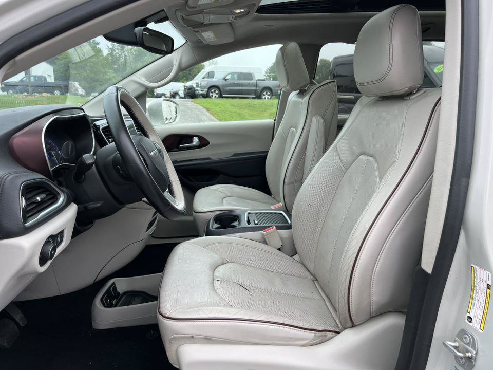 Used 2017 Chrysler Pacifica Limited w/ UConnect Theater Package FWD image 3