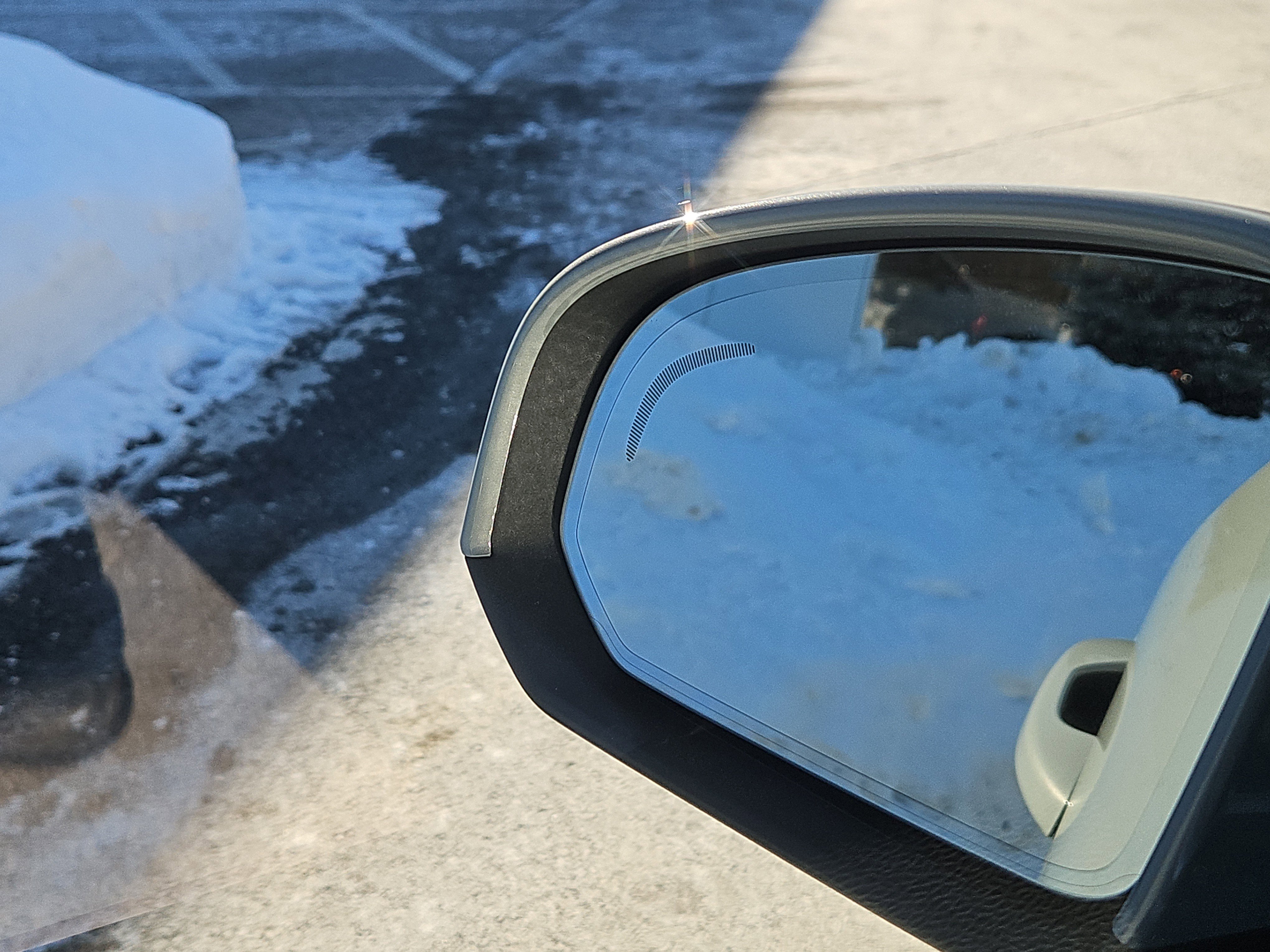 Used 2025 Volvo XC40 B5 Ultra w/ Climate Package image 18