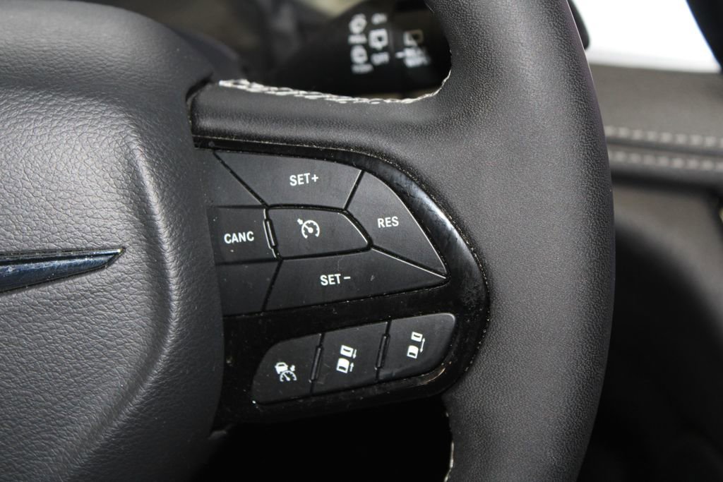 Used 2025 Chrysler Pacifica Limited FWD image 20