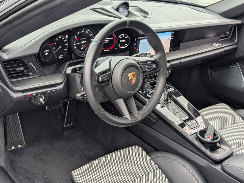 Used 2024 Porsche 911 image 4