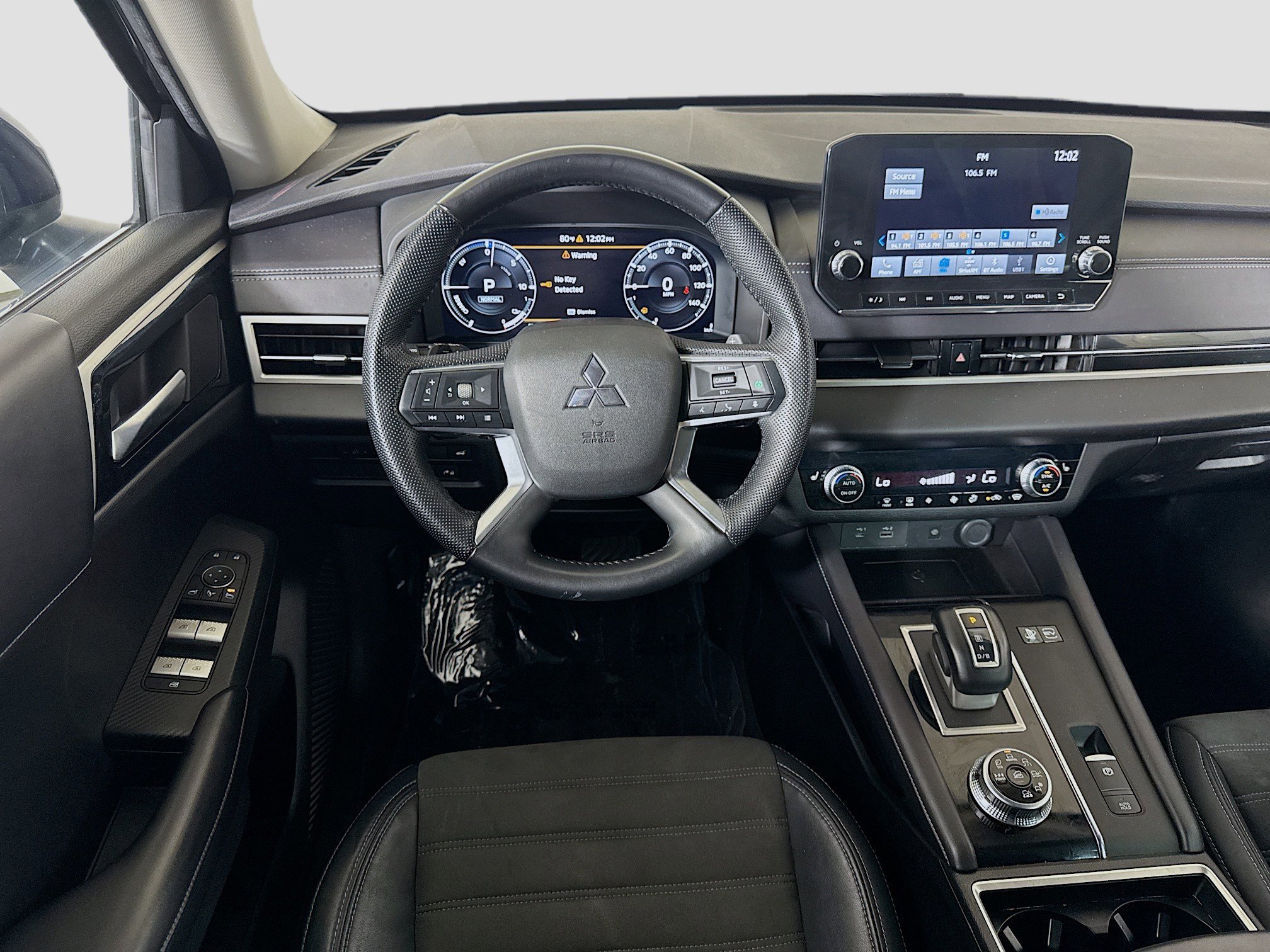 Used 2023 Mitsubishi Outlander SE image 17