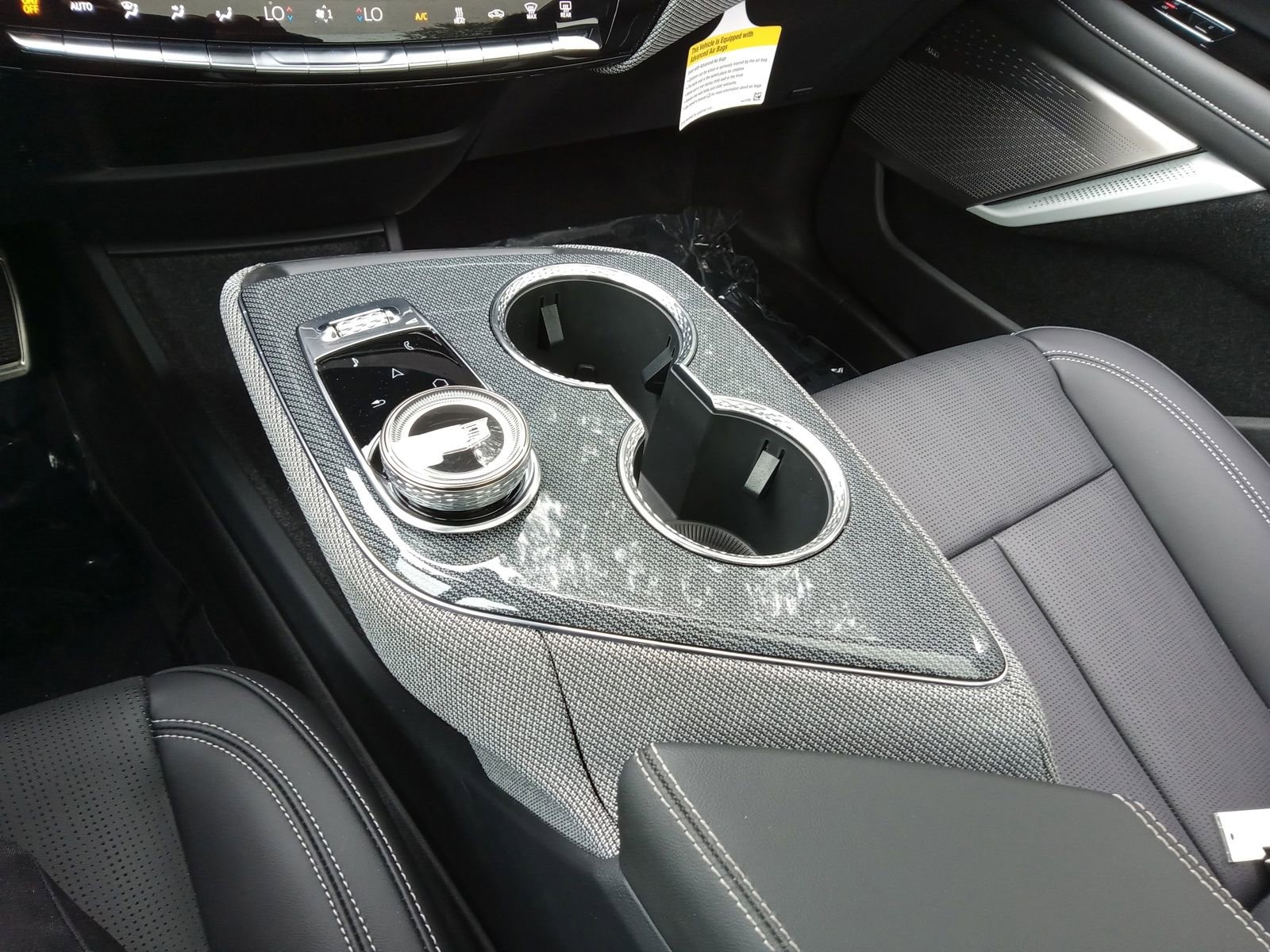 New 2025 Cadillac Optiq Luxury 2 w/ LPO, ONYX Package image 20