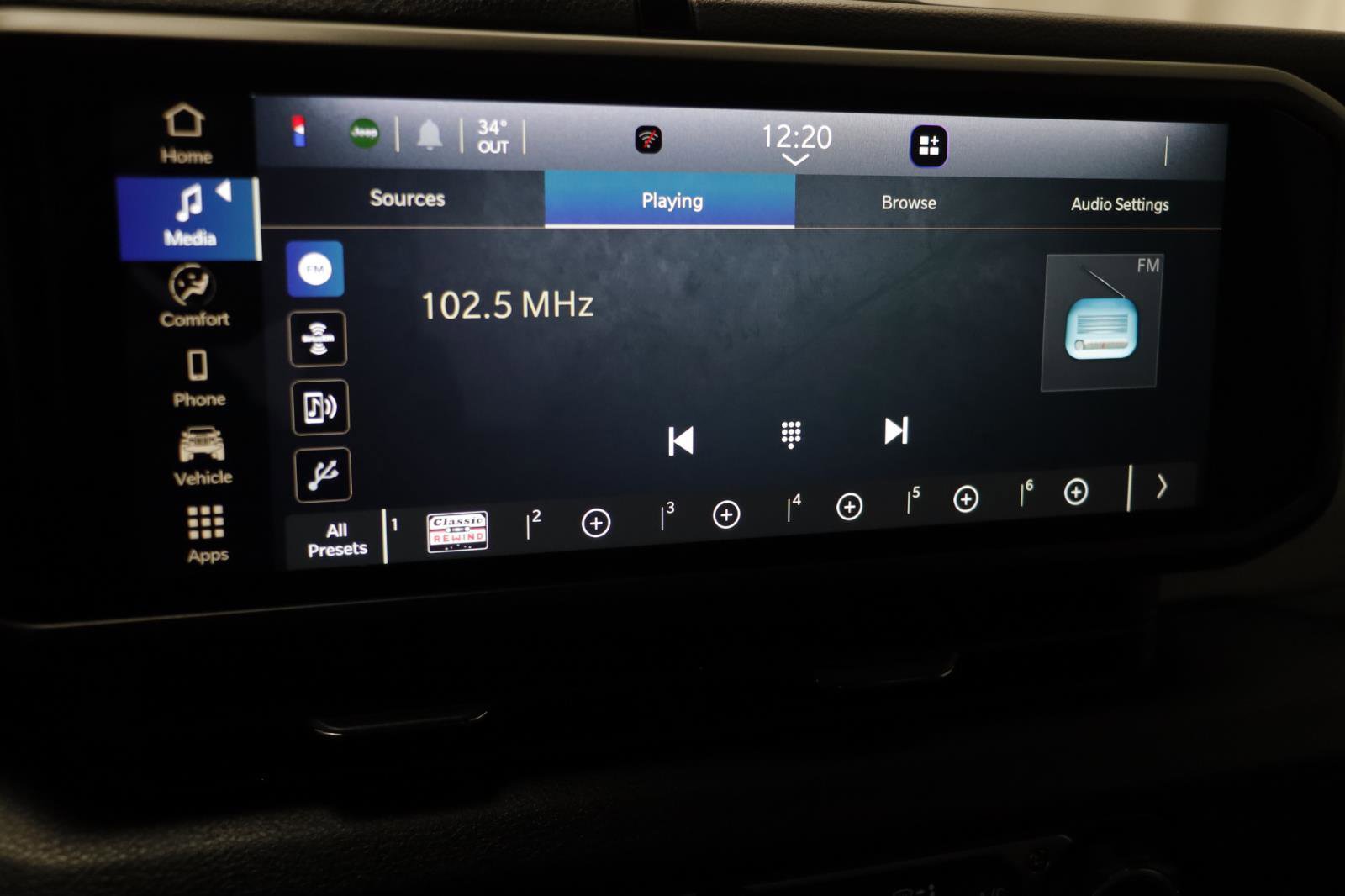 Used 2025 Jeep Gladiator Sport image 10