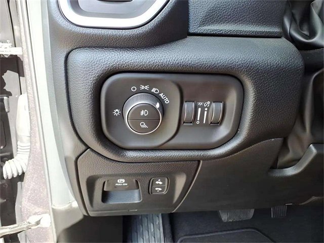 New 2026 RAM 1500 4x4 Crew Cab image 15