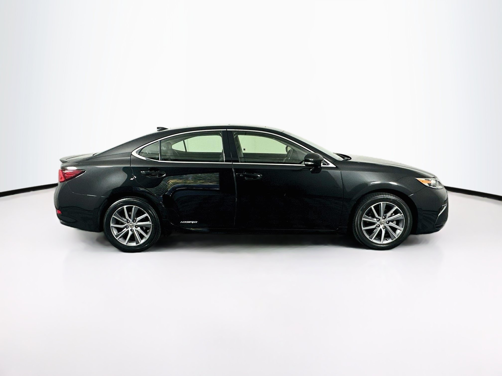 Used 2017 Lexus ES 300h FWD image 10