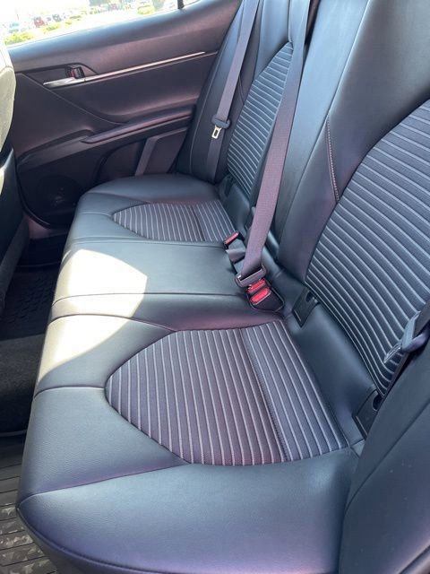 Used 2022 Toyota Camry SE image 10