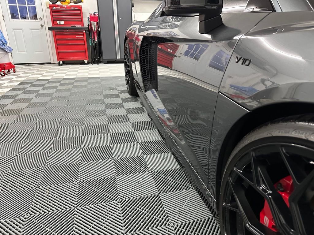 Used 2018 Audi R8 V10 w/ Premium Package image 15