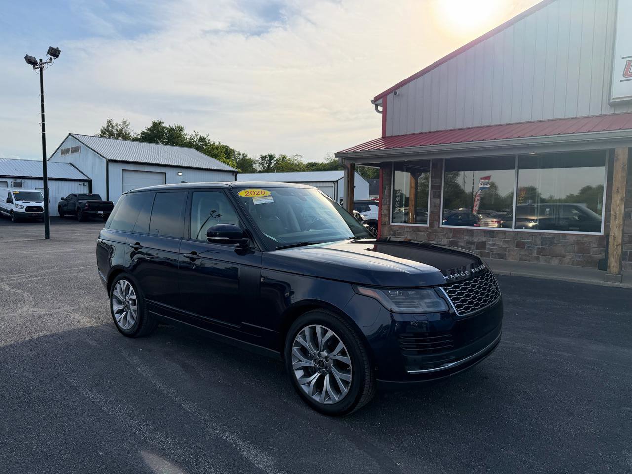 Used 2020 Land Rover Range Rover HSE AWD/4WD image 2
