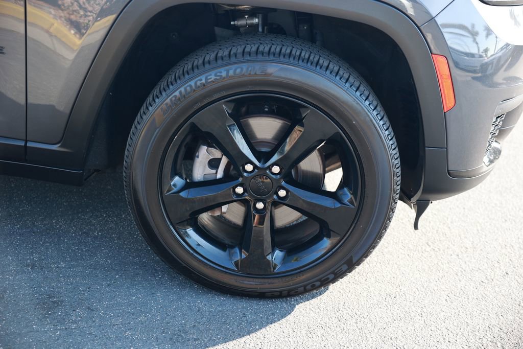 Used 2022 Jeep Grand Cherokee L Laredo RWD image 8