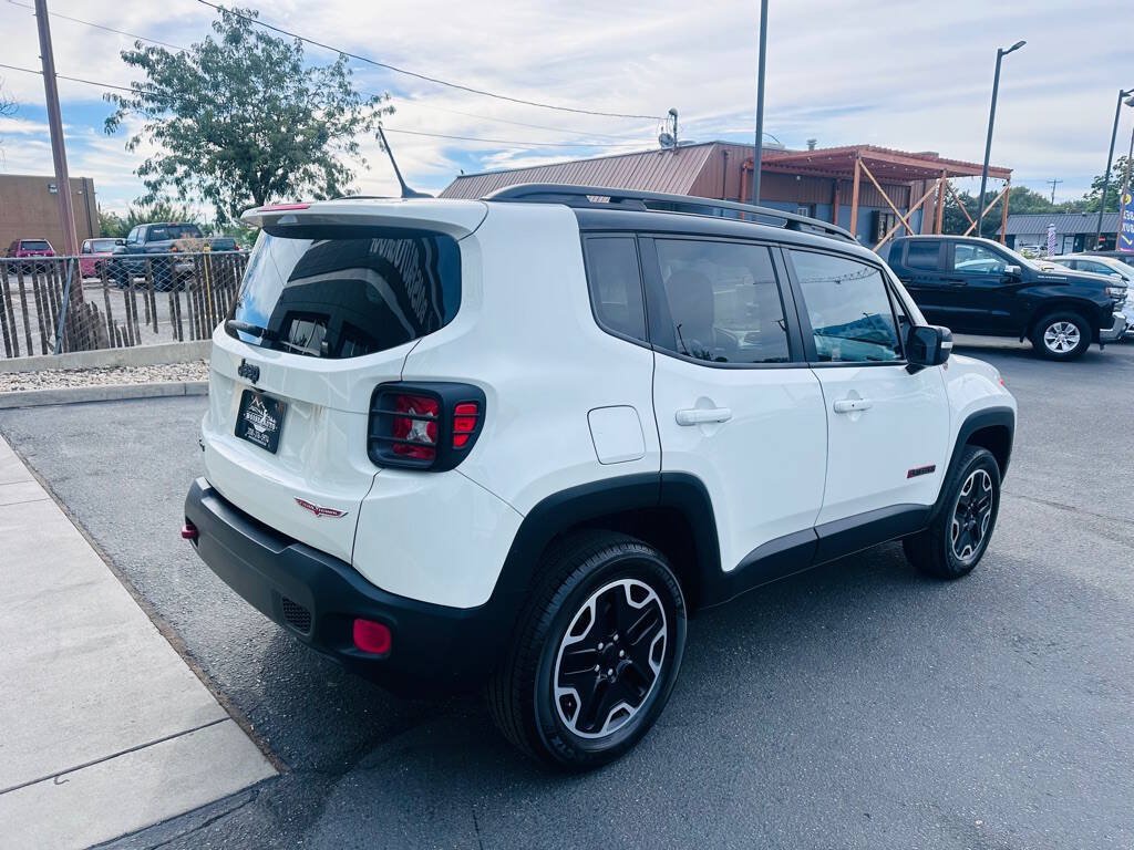 Used 2016 Jeep Renegade Trailhawk AWD/4WD image 7