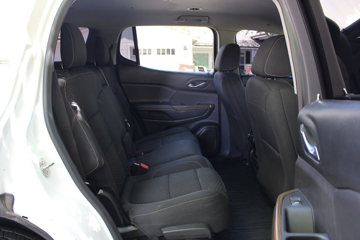 Used 2018 GMC Acadia SLE FWD image 16