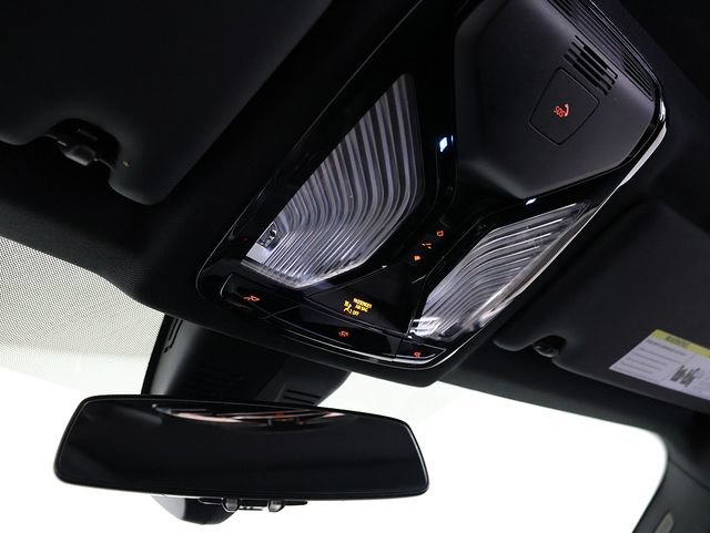 Used 2025 BMW 330i xDrive Sedan AWD/4WD image 25