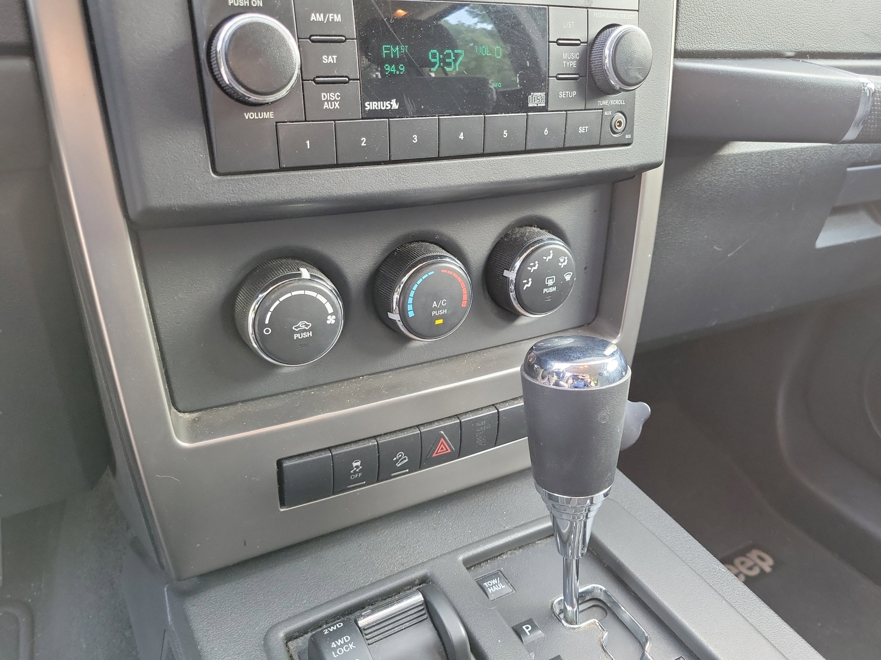 Used 2012 Jeep Liberty Sport AWD/4WD image 18