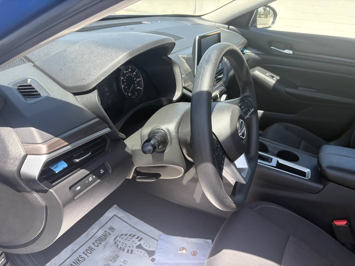 Used 2025 Nissan Altima 2.5 SV FWD image 19