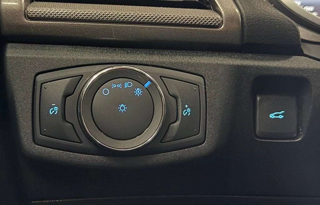 Used 2019 Ford Fusion SE FWD image 14