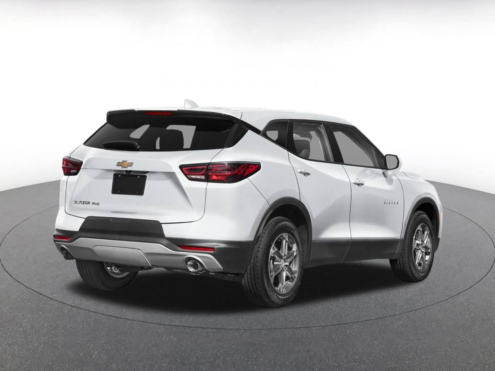 Used 2025 Chevrolet Blazer LT FWD image 2