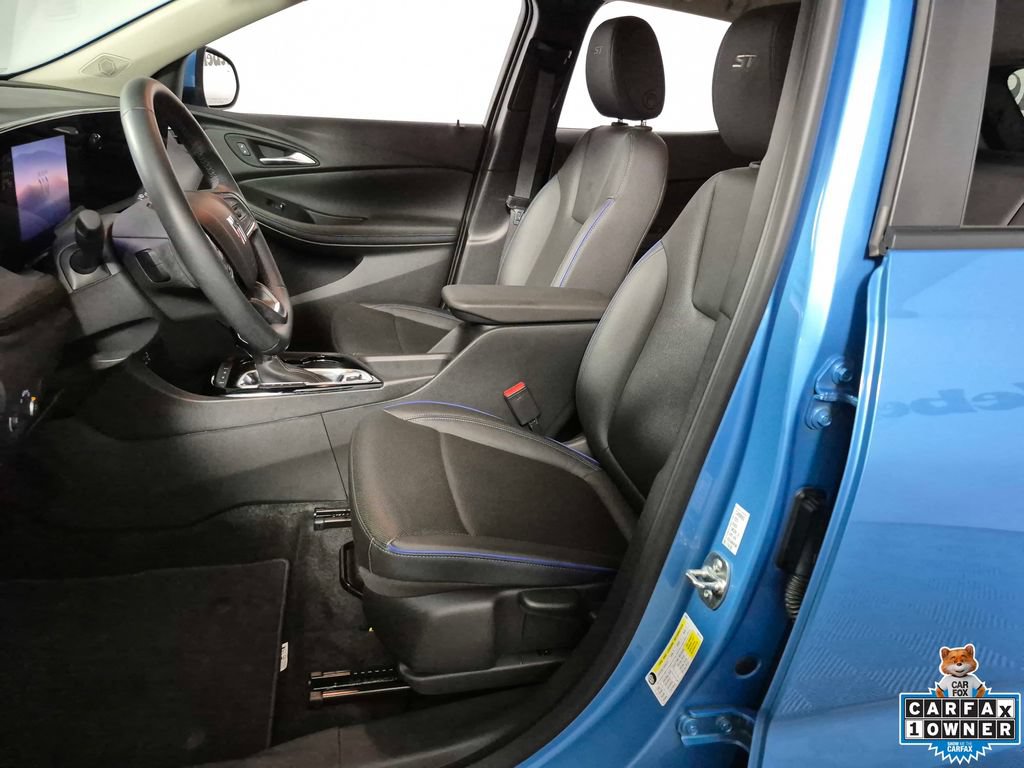 Certified 2025 Buick Encore GX Sport Touring w/ Advanced Technology Package AWD/4WD image 10