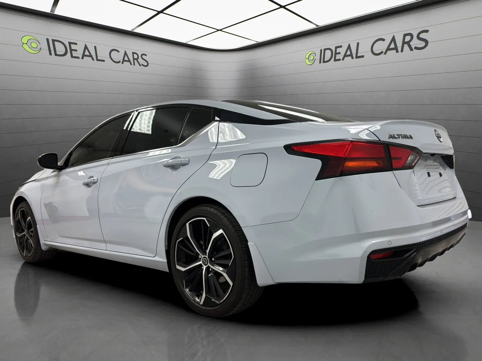 Used 2025 Nissan Altima 2.5 SR FWD image 7