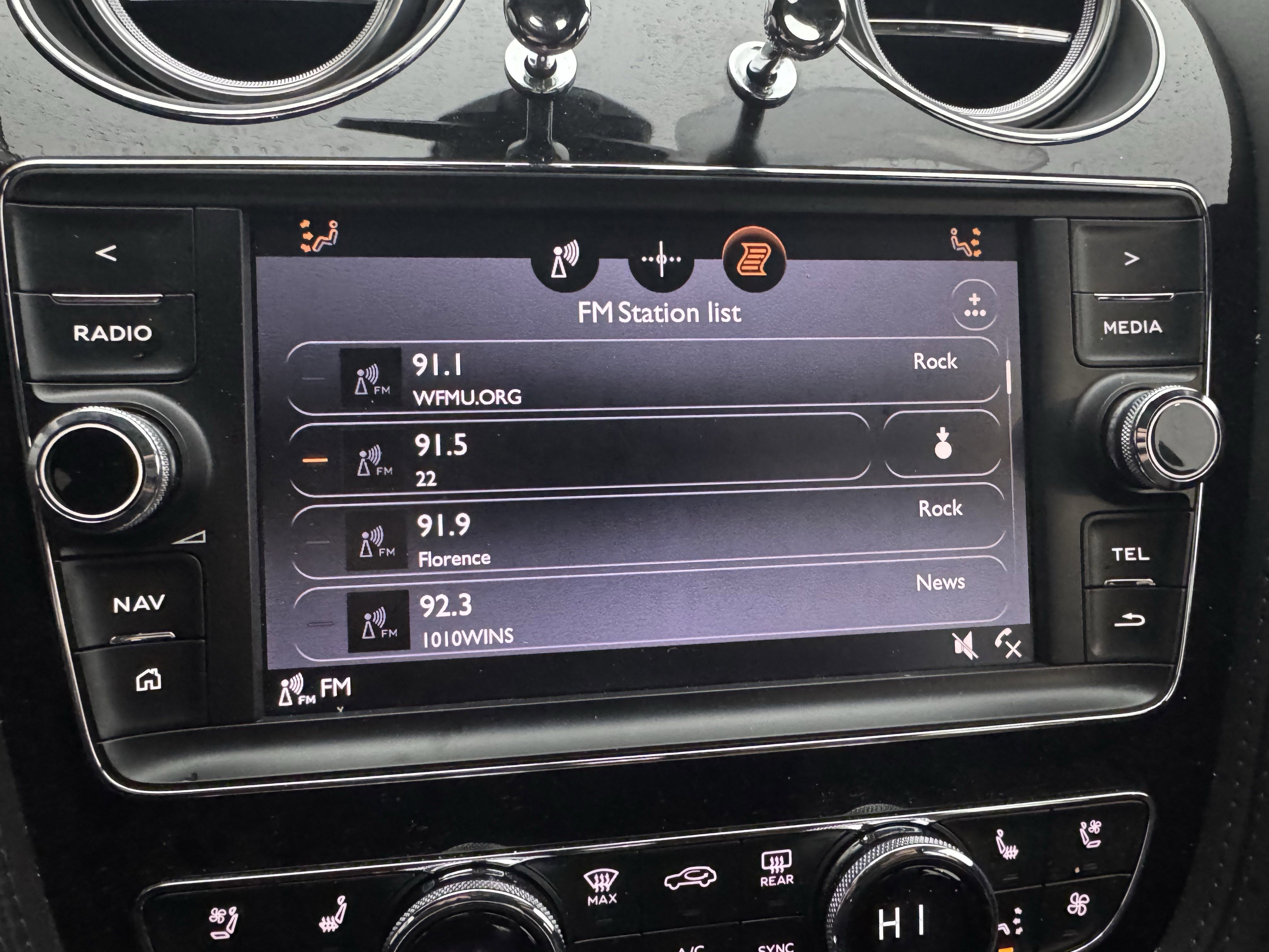 Used 2020 Bentley Bentayga image 23