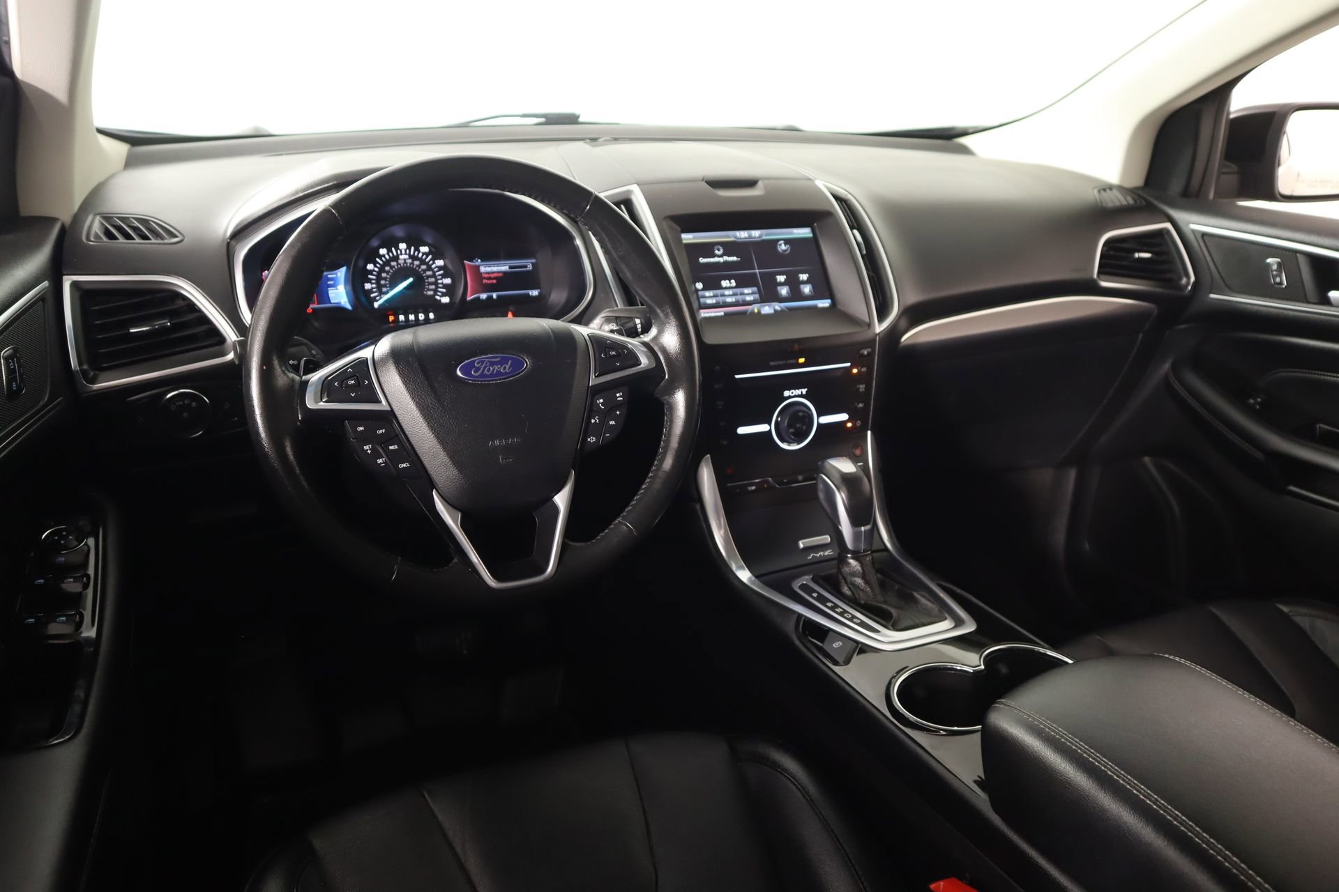 Used 2015 Ford Edge Titanium w/ Technology Package image 2