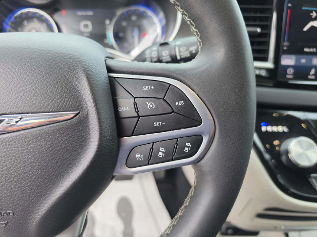 Used 2024 Chrysler Pacifica Touring-L FWD image 38