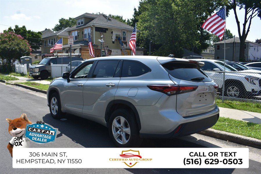 Used 2025 Toyota Highlander LE FWD image 8