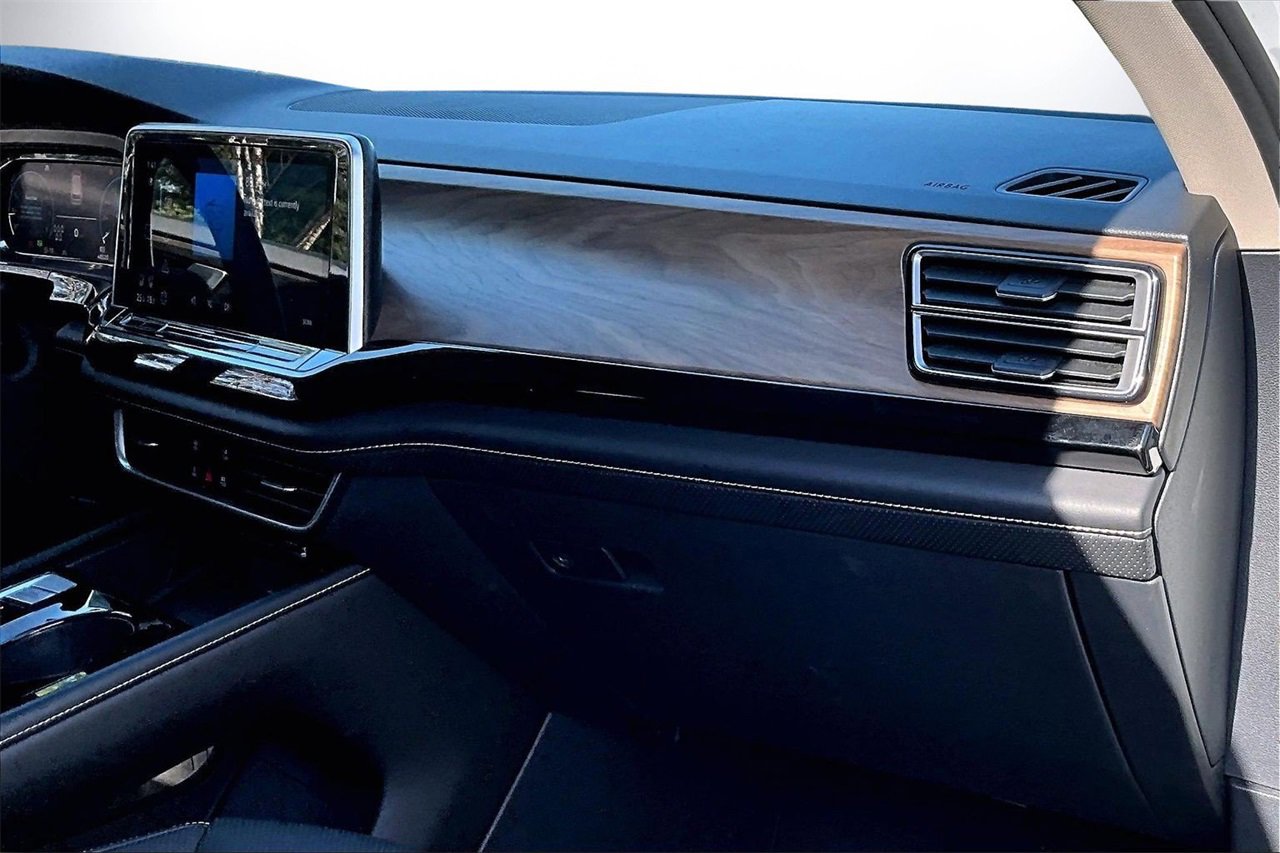 Used 2024 Volkswagen Atlas SE image 19