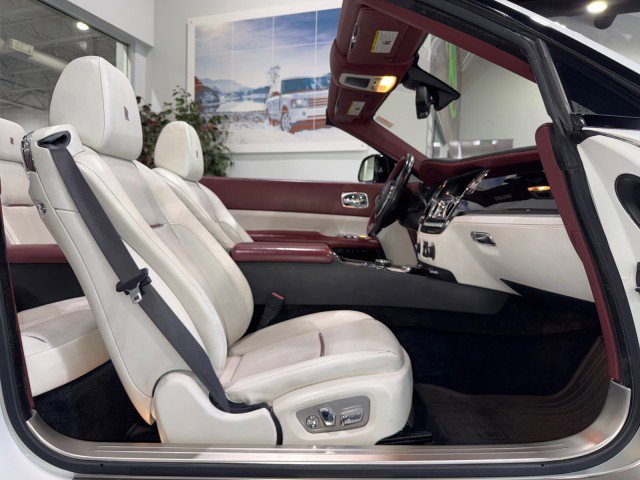 Used 2017 Rolls-Royce Dawn image 97