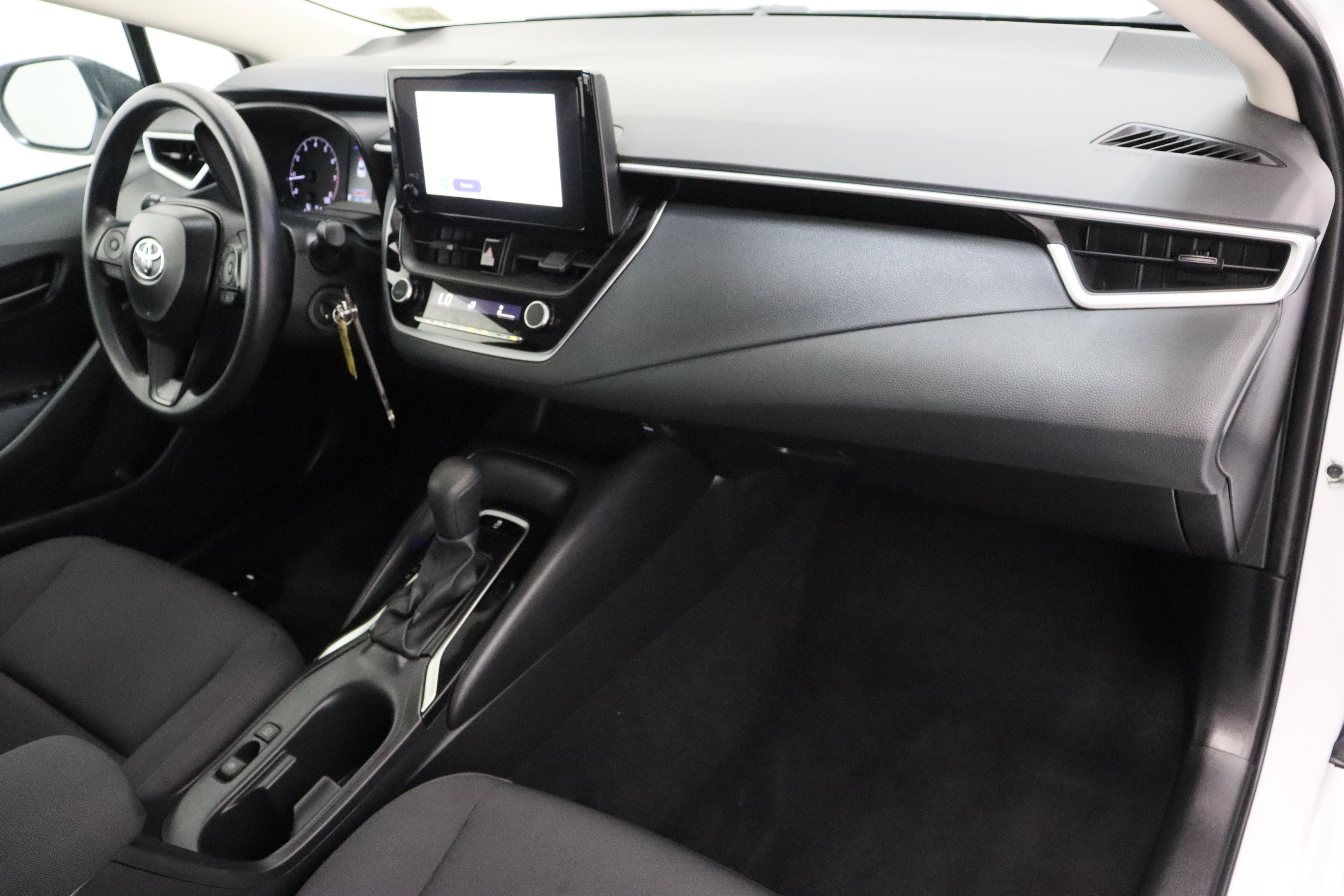 Used 2025 Toyota Corolla LE FWD image 32
