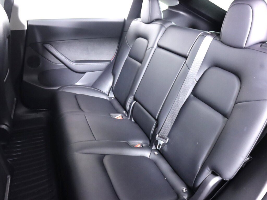 Used 2021 Tesla Model Y Long Range image 32