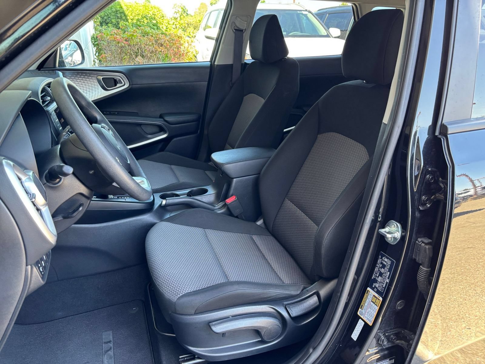 Used 2025 Kia Soul LX w/ LX Technology Package FWD image 29