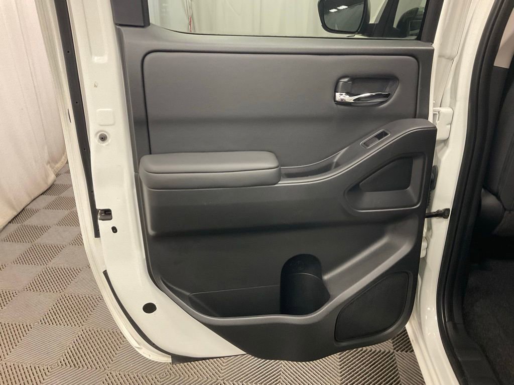 Used 2024 Nissan Frontier SV image 34