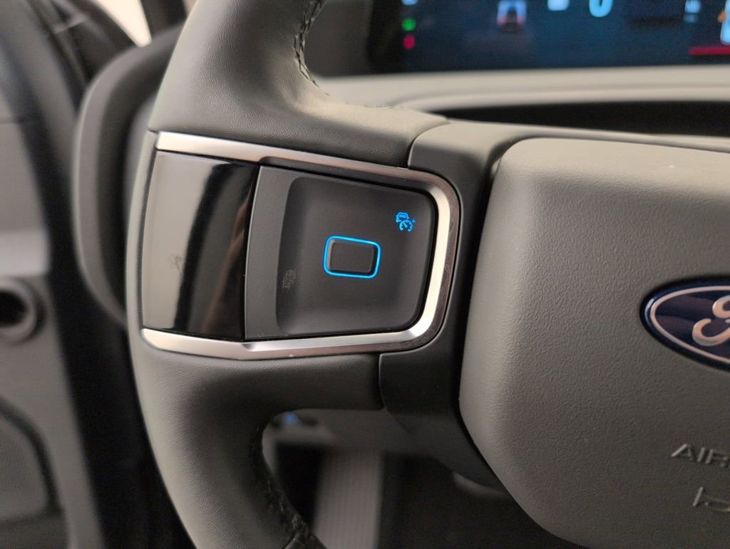 Used 2025 Ford Expedition Active image 44