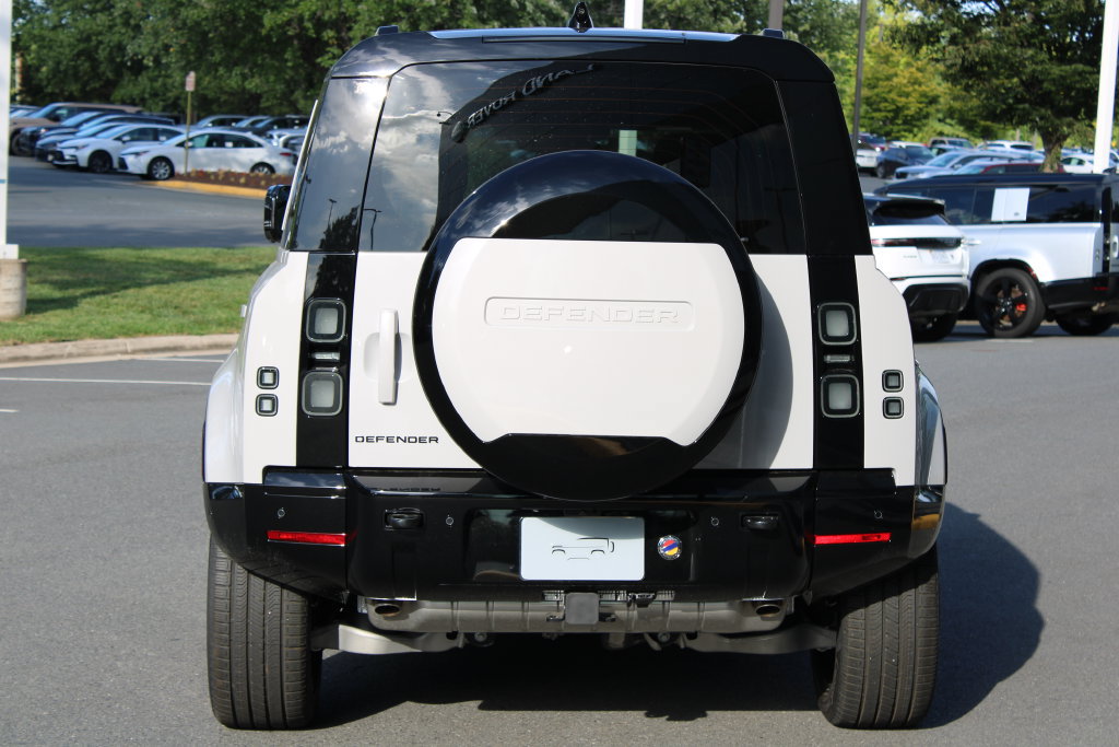 New 2026 Land Rover Defender 110 X-Dynamic SE AWD/4WD image 4