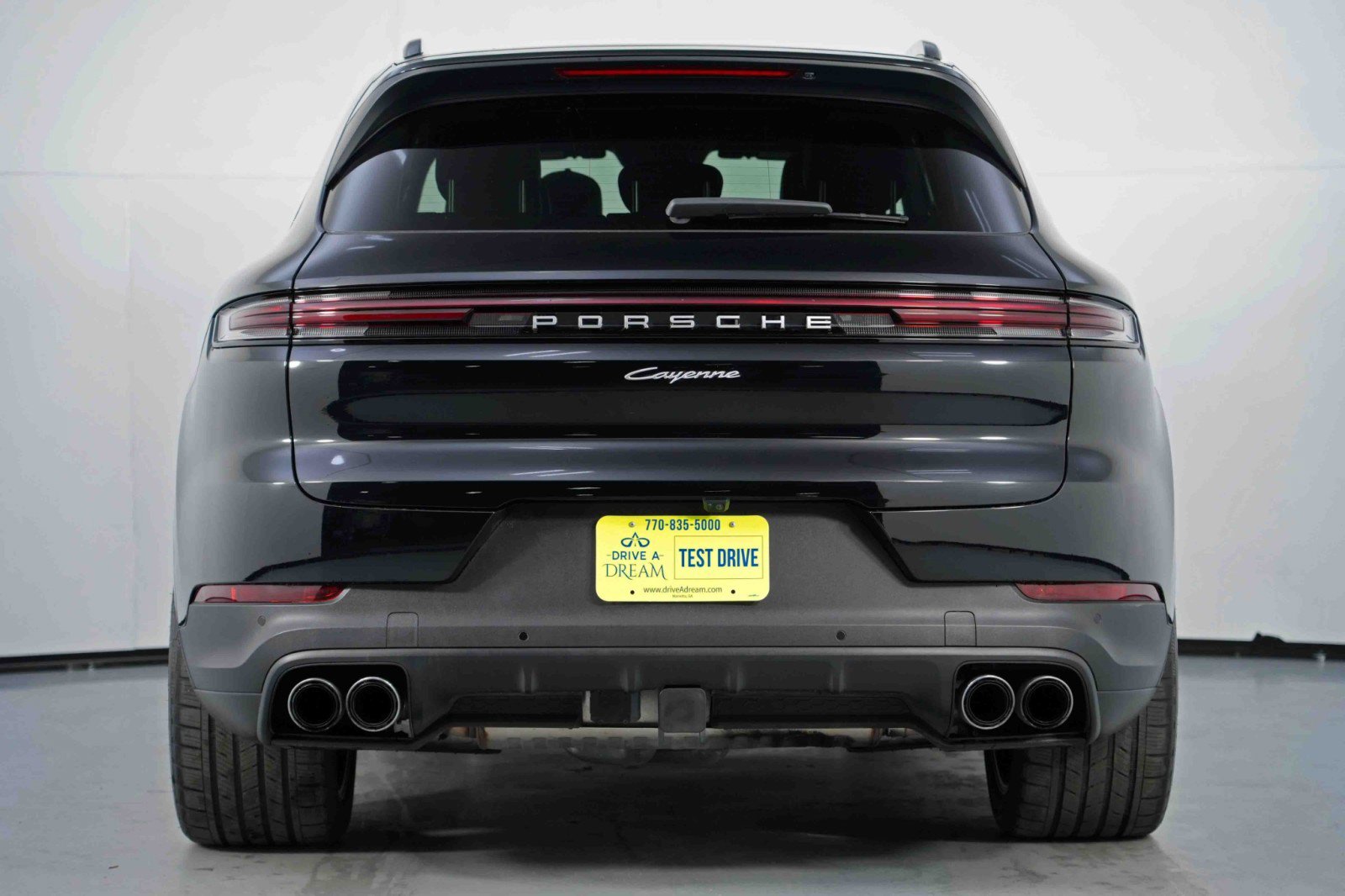 Used 2024 Porsche Cayenne w/ Premium Package image 11